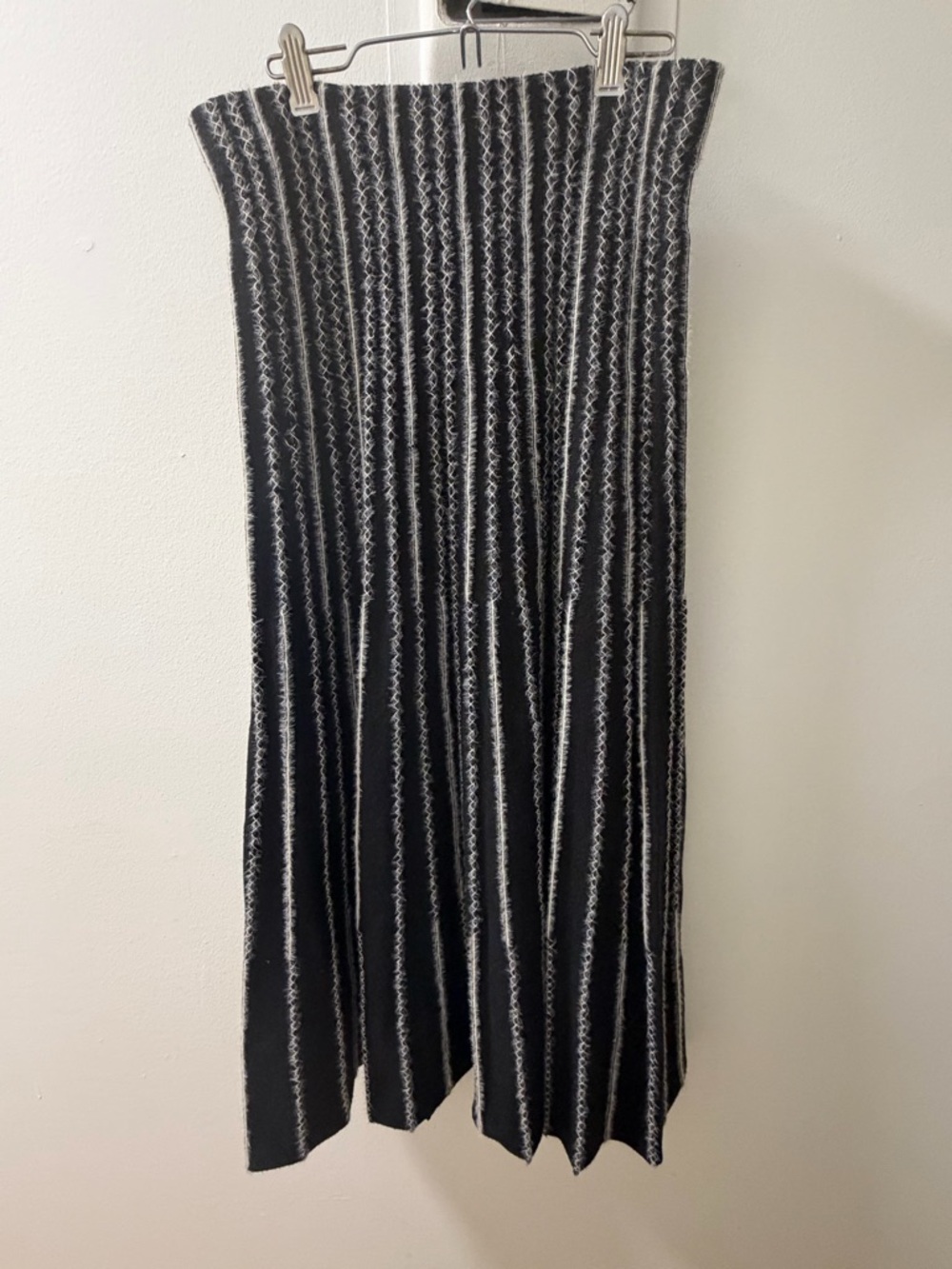 Black & White Textured Maxi Skirt | XS | Elegant Vertical Pattern - Picture 2 of 3